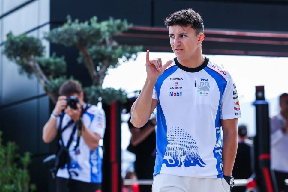 AA, 牙利站, 牛还是在小 AA, 牙利站, 牛还是在小