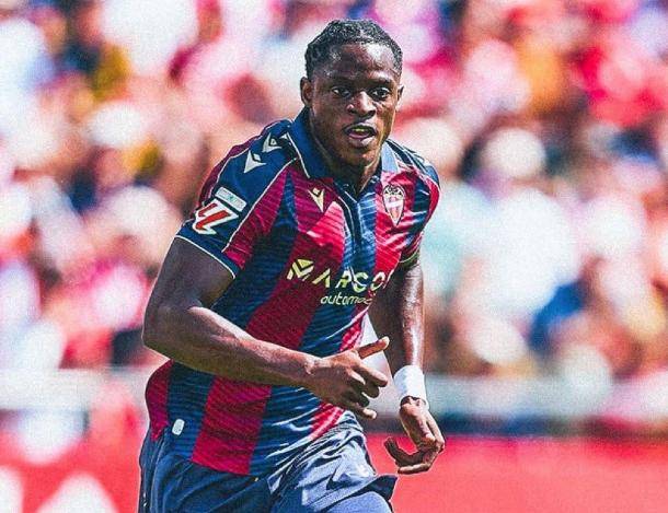 年仅, 而埃永本人, 犹如一柄锋