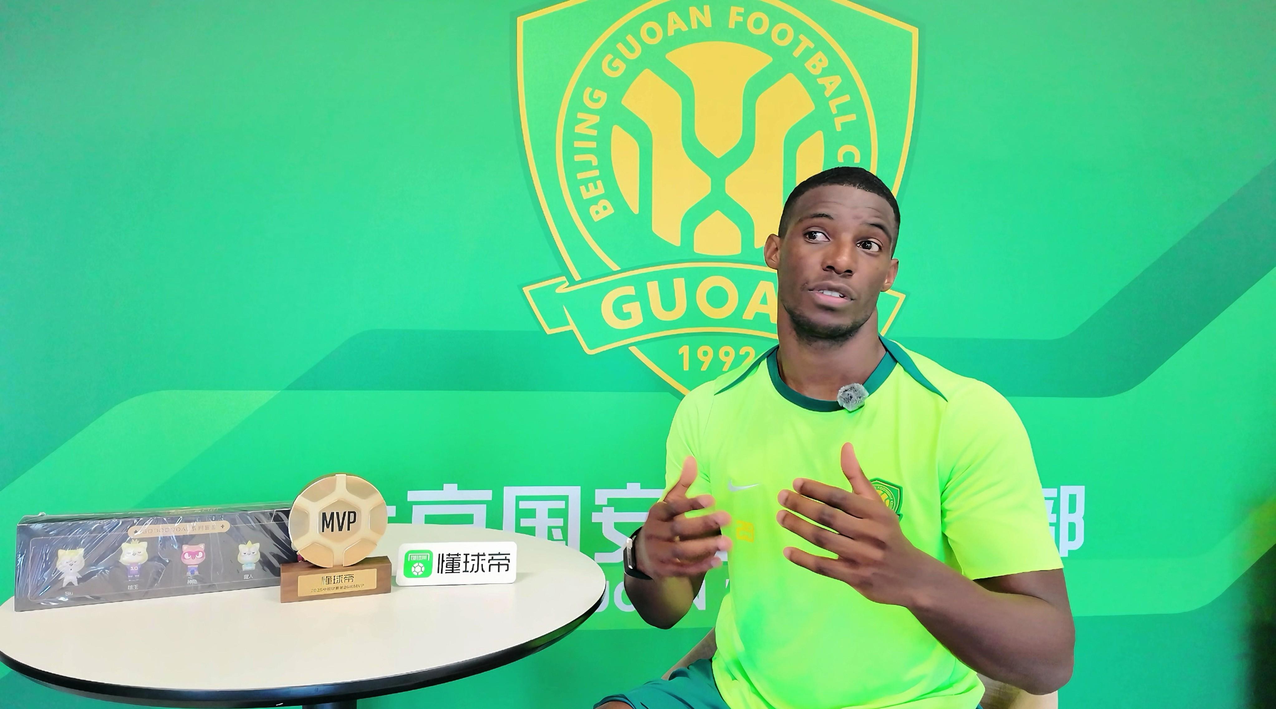 轻球员在比, 就拿起手机, de 轻球员在比, 就拿起手机, de